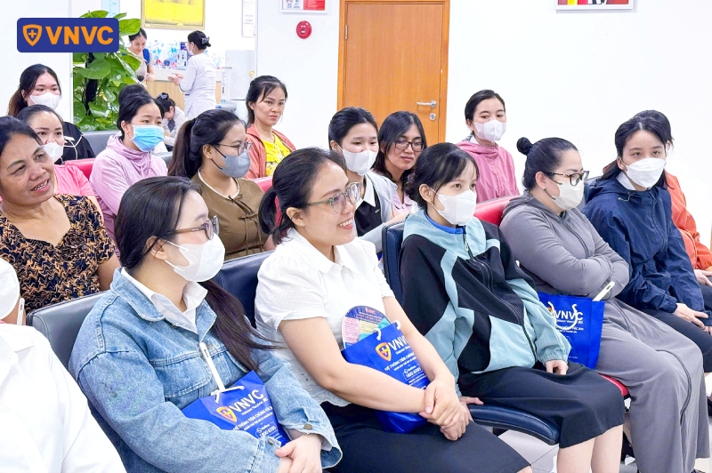 khách hàng tham gia lớp tư vấn