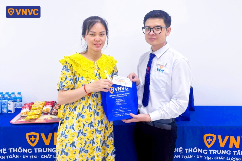 quà tặng kỷ niệm và voucher vnvc