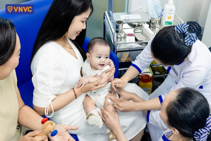 tiêm phòng vắc xin cho trẻ