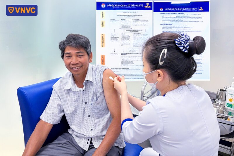 tiêm uốn ván cho người lớn