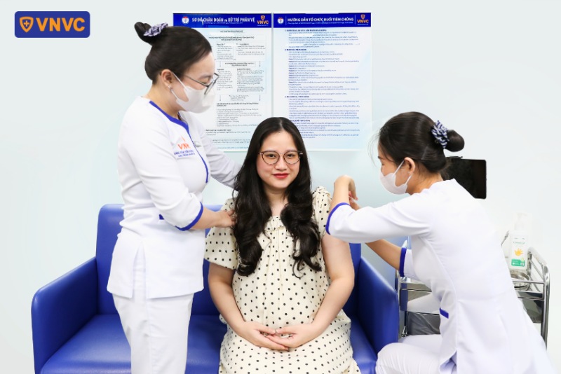 tiêm chủng vắc xin cho mẹ bầu