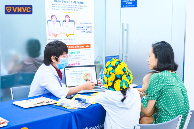 tư vấn ăn dặm cho mẹ và bé