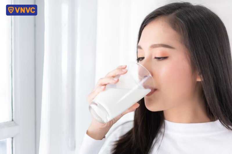 uống sữa tăng cường sức khỏe mỗi ngày