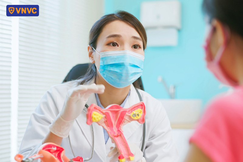 bác sĩ tư vấn bệnh nhân