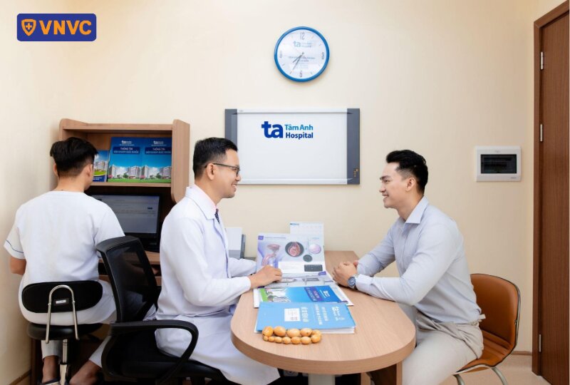 bác sĩ tư vấn cho bệnh nhân