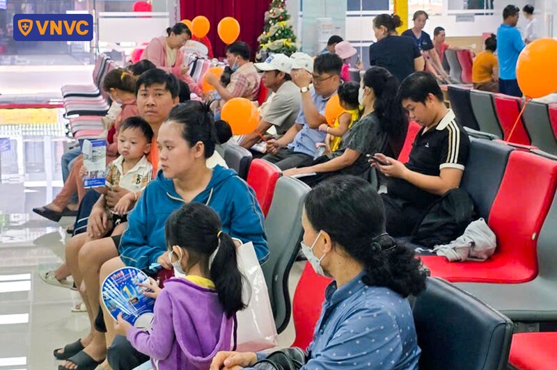 khách chờ tiêm chủng tại vnvc đại phước