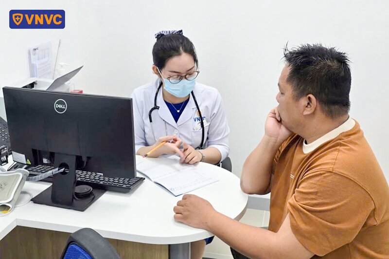 khám sàng lọc trước tiêm vaccine