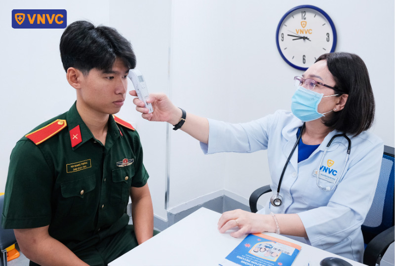 quy trình khám trước tiêm cho lực lượng công an