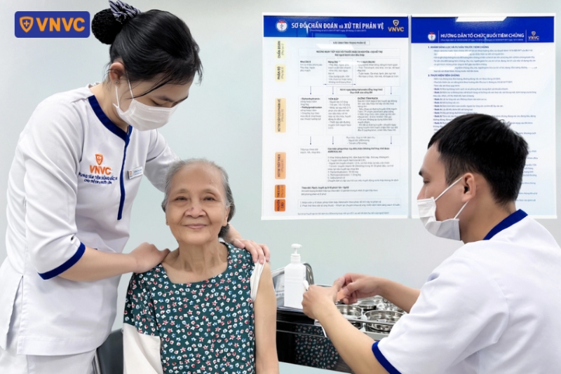 tiêm phòng rsv vắc xin cho người cao tuổi