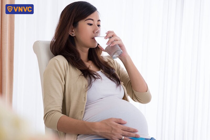 bà bầu uống thuốc hạ sốt sau tiêm uốn ván