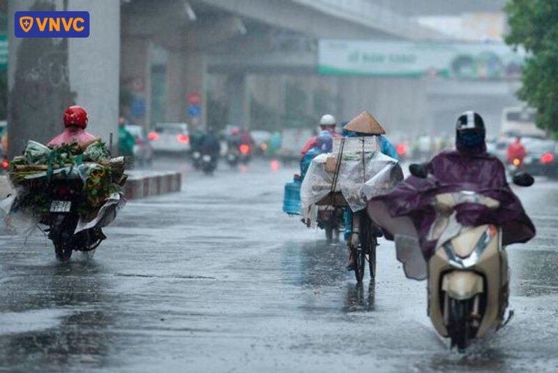 di chuyển khi trời mưa lạnh