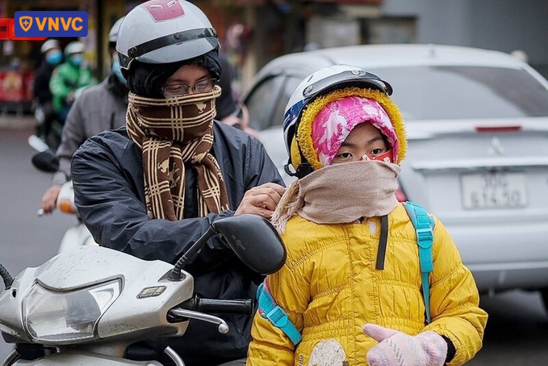 giữ ấm cho trẻ khi ra ngoài