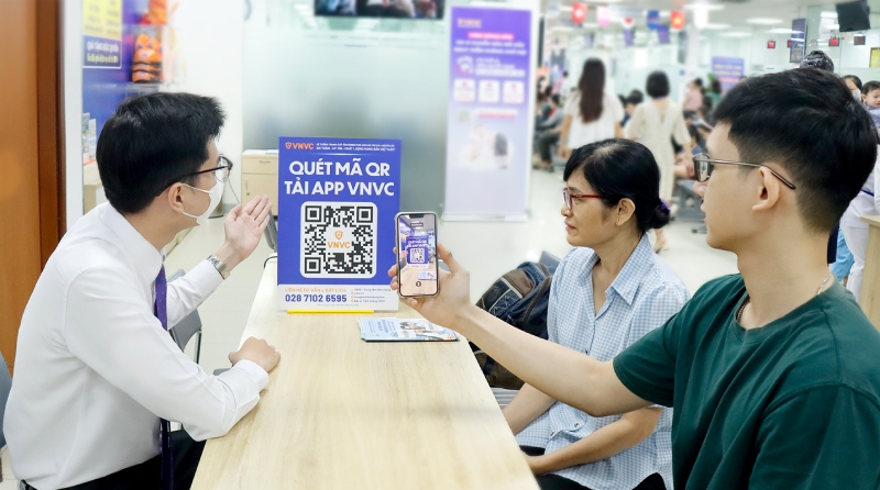hướng dẫn quét mã tải app vnvc