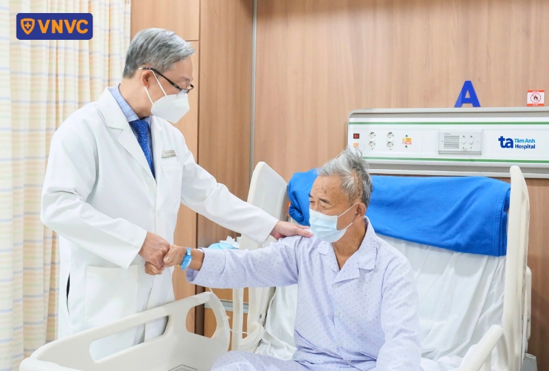 thăm khám và điều trị hẹp van