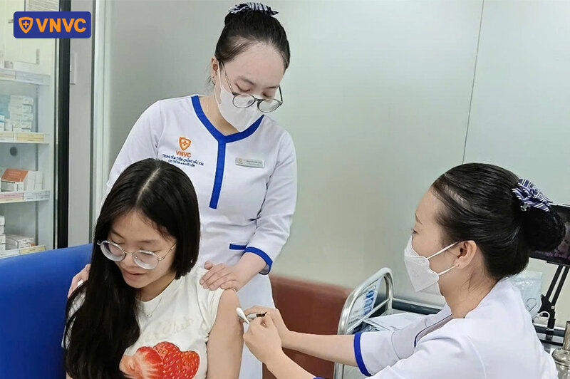 tiêm huyết thanh uốn ván