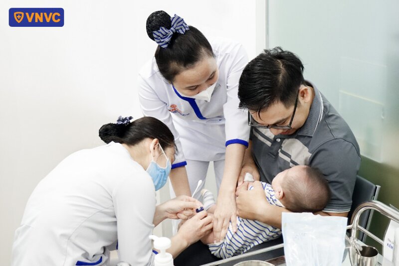 tiêm phòng uốn ván cho trẻ nhỏ