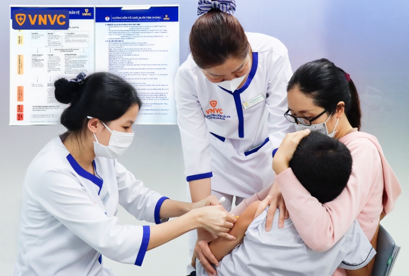 tiêm uốn ván cho trẻ tại vnvc