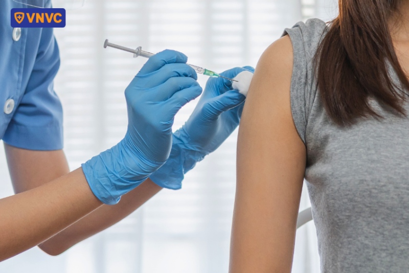tiêm vắc xin ngừa uốn ván
