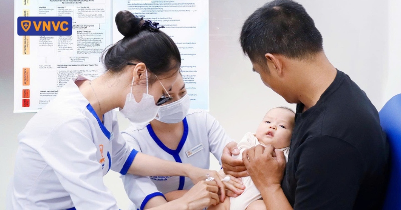 Tiêm vắc xin phế cầu 20 bảo vệ trẻ sớm từ 6 tuần tuổi