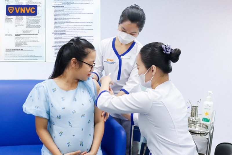 tiêm vắc xin uốn ván khi mang thai