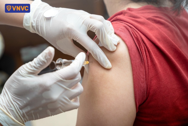 tiêm vacxin phòng bệnh uốn ván