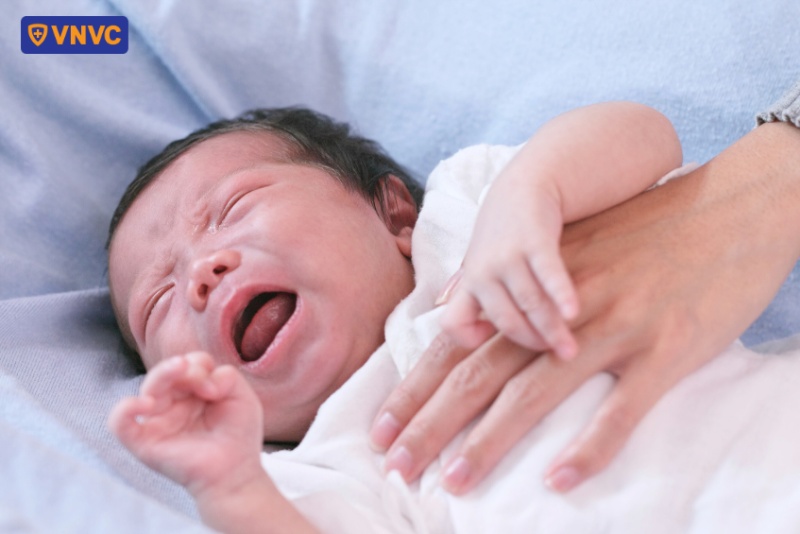 trẻ quấy khóc khi bị ho gà