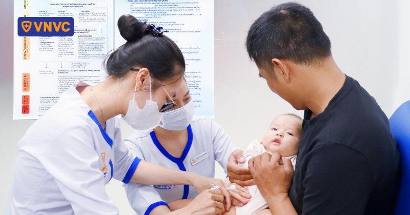 ưu đãi tiêm vắc xin cho trẻ sơ sinh