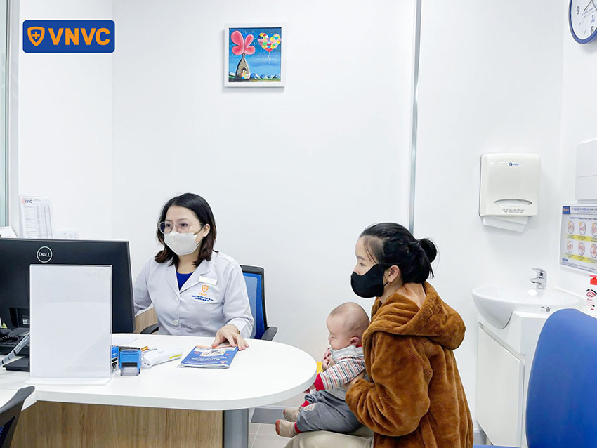 bác sĩ khám sàng lọc tại vnvc buôn hồ