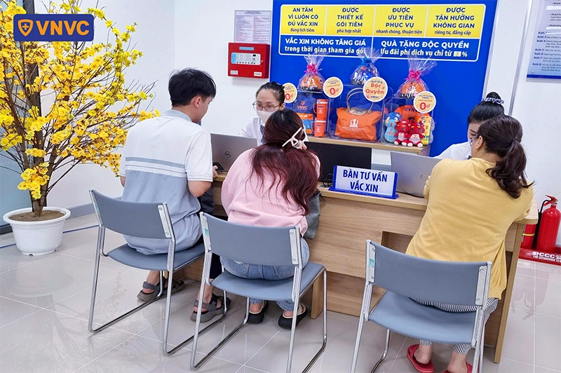 bàn tư vấn vắc xin