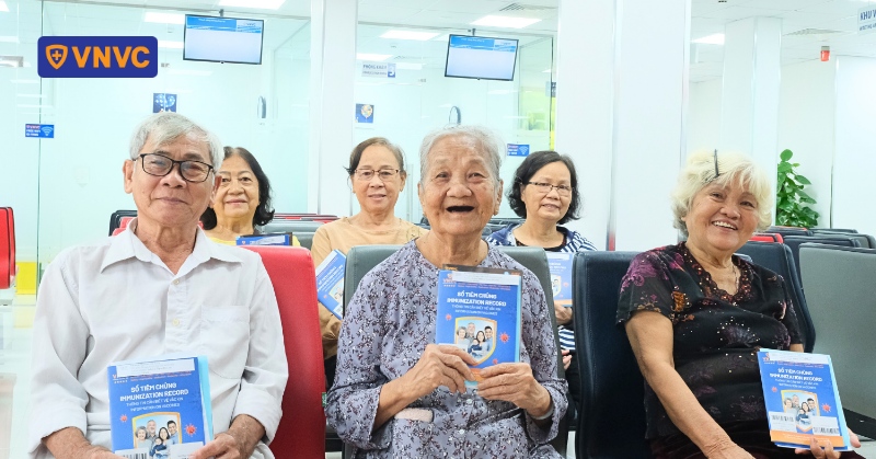 các cụ già ngồi ở vnvc