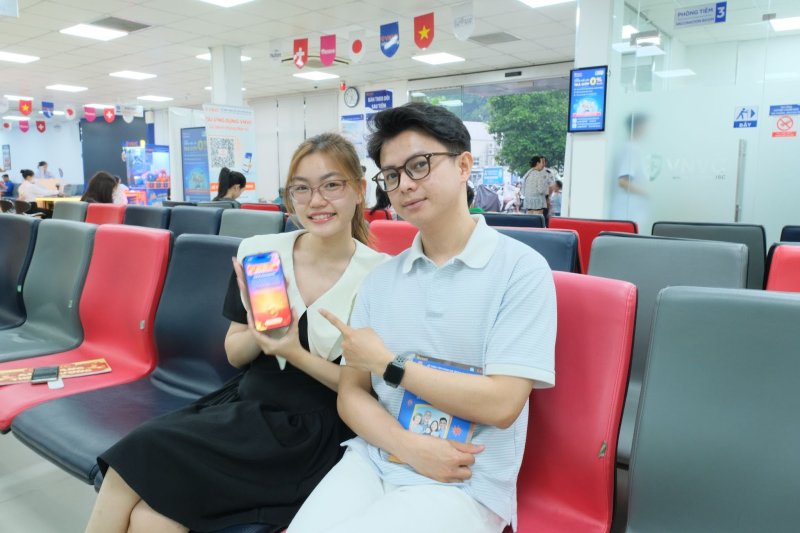 đưa bạn gái đi tiêm hpv