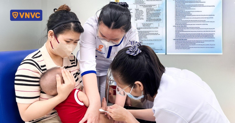 tiêm bù vắc xin cho trẻ