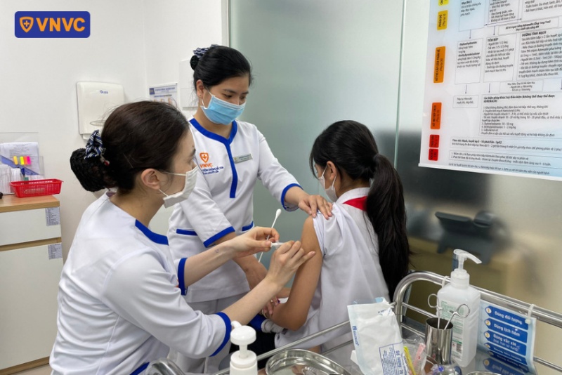 tiêm huyết thanh kháng dại