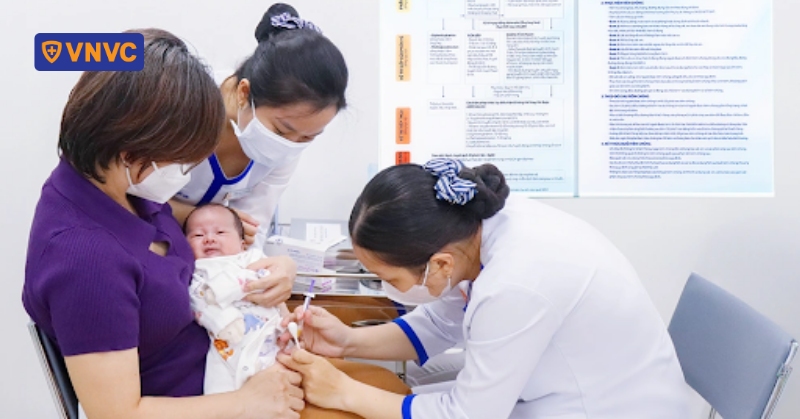 Có thể tiêm lao, viêm gan B cùng lúc với kháng thể đơn dòng RSV cho trẻ sơ sinh?