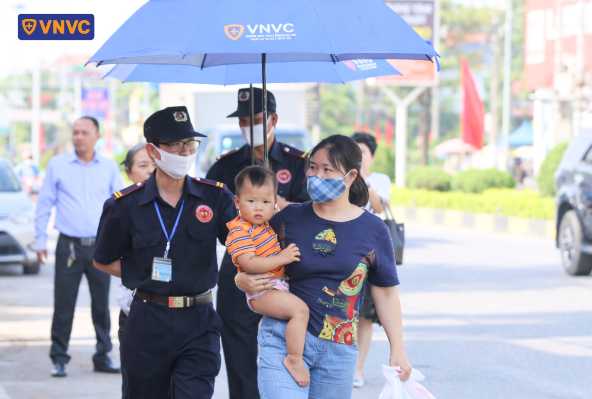 bảo vệ vnvc đóng khách