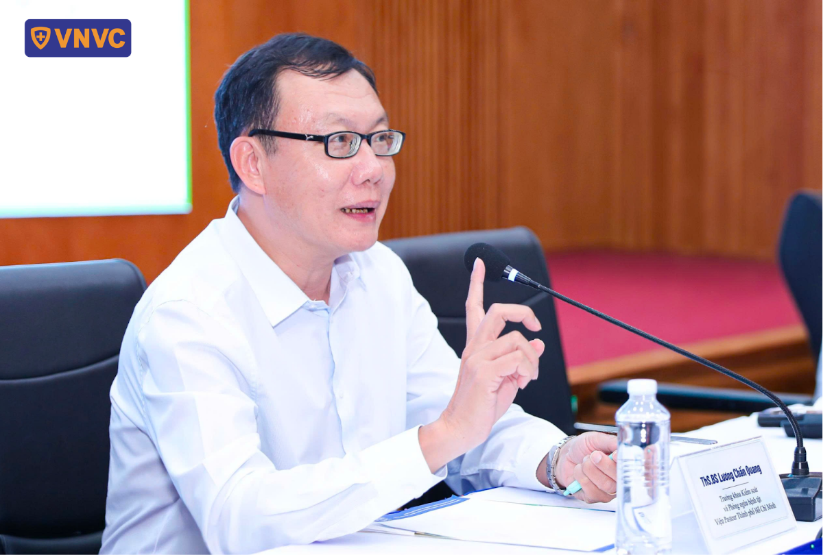 diễn giả trình bày trong hội thảo