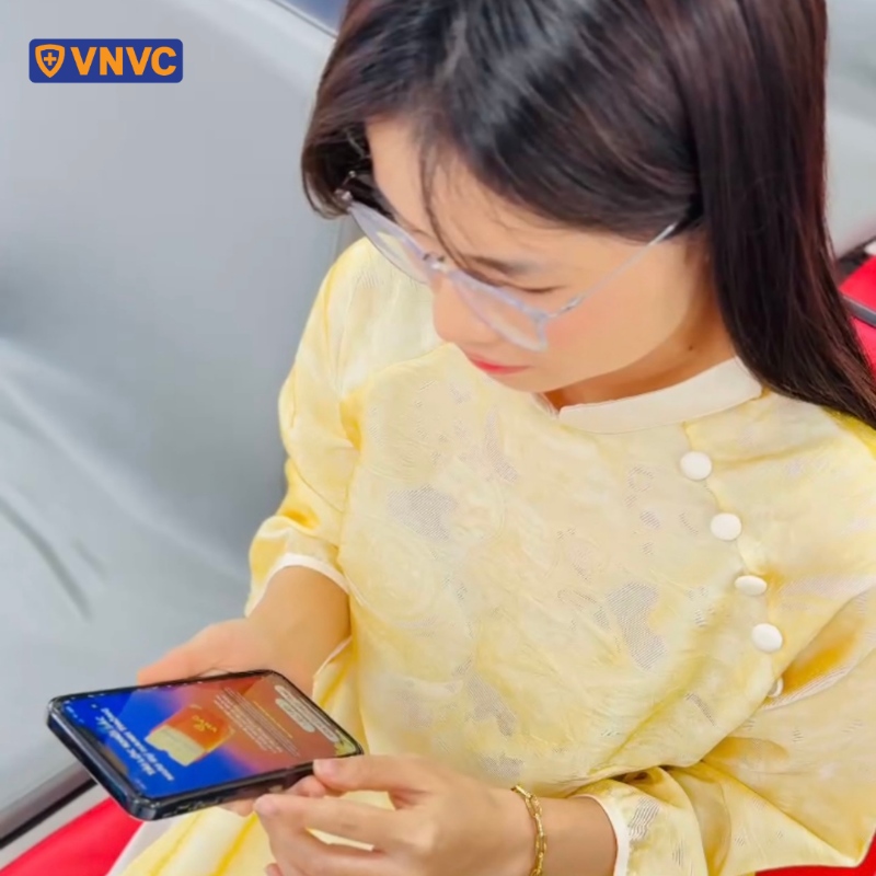 tham gia lắc quẻ trên app vnvc