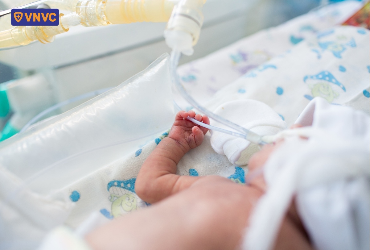 bé sơ sinh bệnh nặng