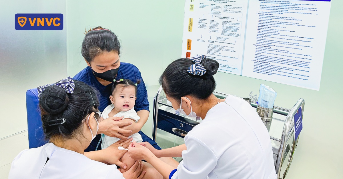 Cần tiêm vắc xin đúng cách để bảo vệ trẻ trước Não mô cầu