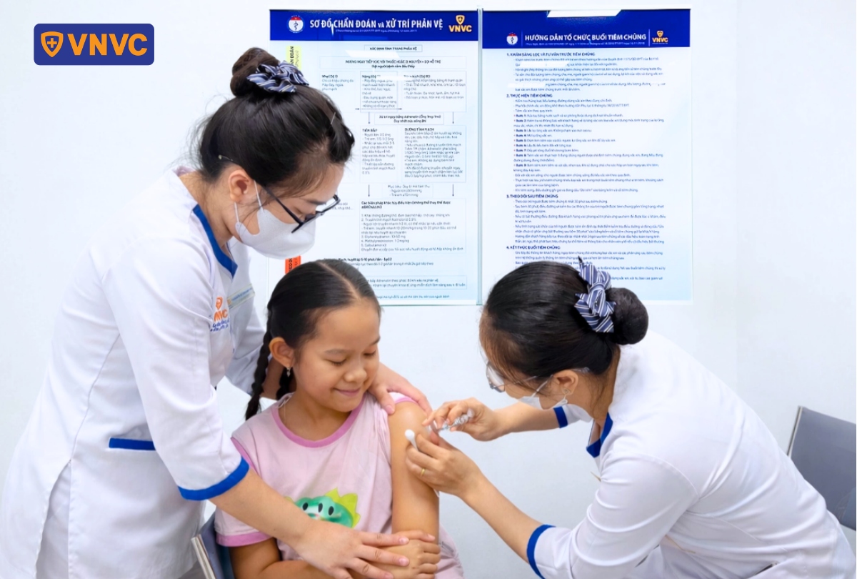 kịp thời tiêm vắc xin não mô cầu cho trẻ