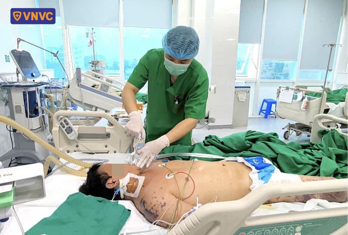 thanh niên bị nhiễm não mô cầu