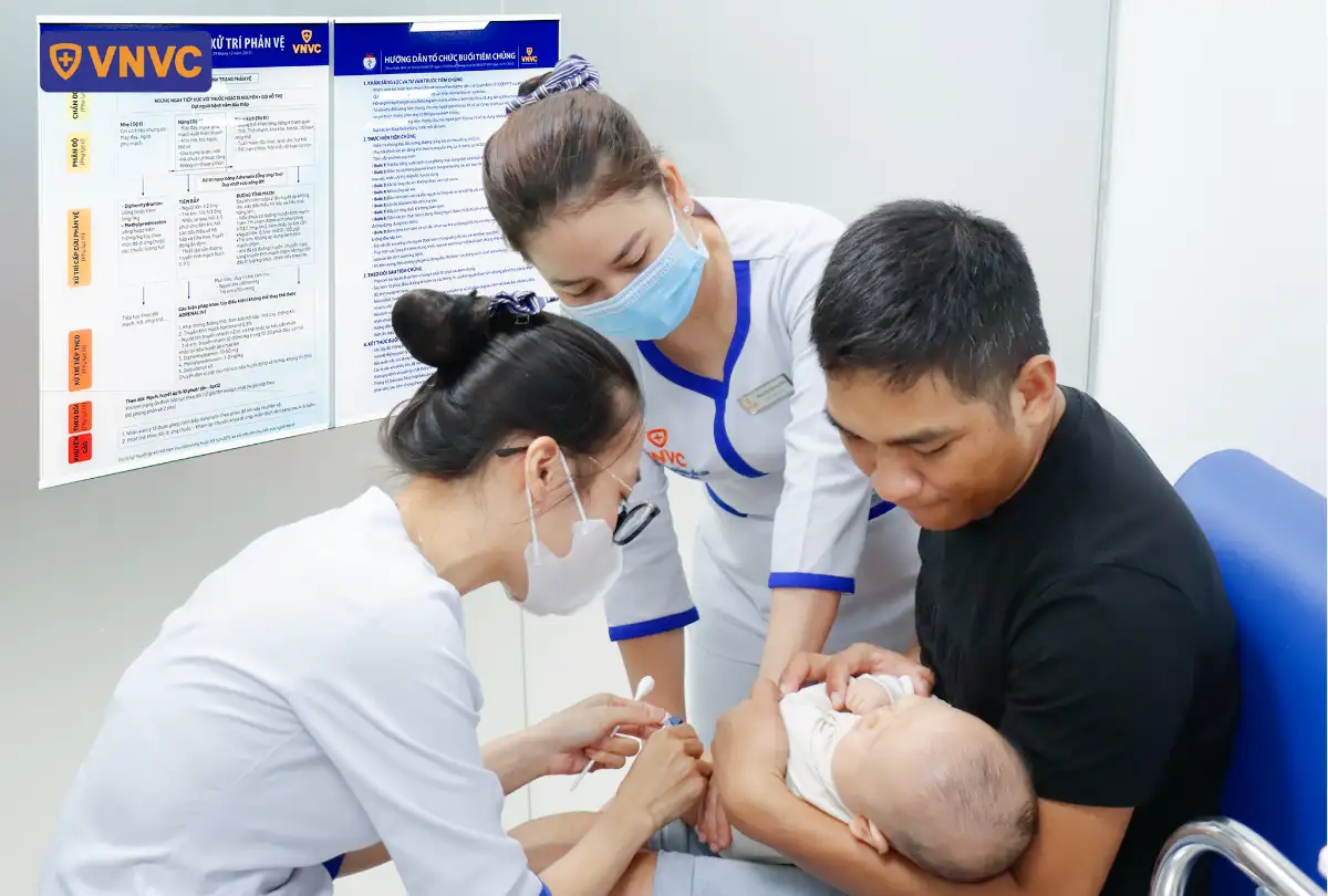 tiêm ngừa cho em bé