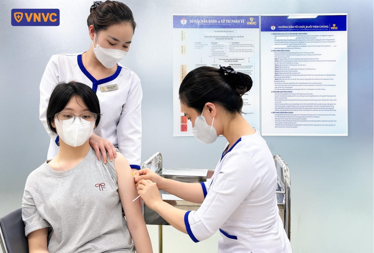 tiêm phòng cho học sinh