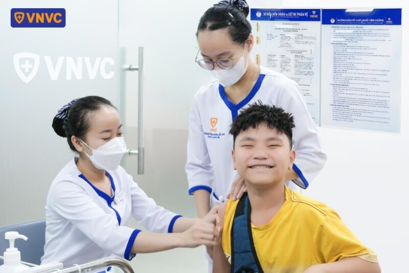 tiêm phòng não mô cầu cho trẻ sớm nhất