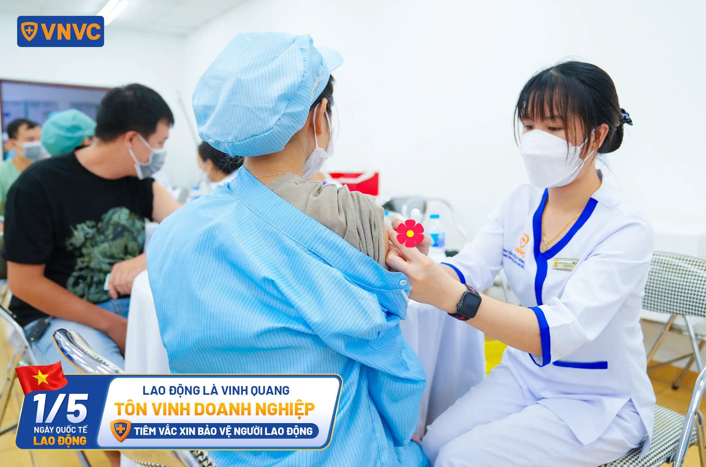 tiêm vắc xin cho các công nhân