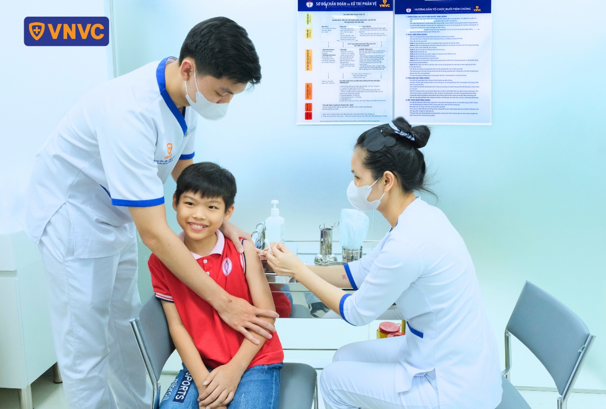 tiêm vắc xin cho trẻ đúng lịch