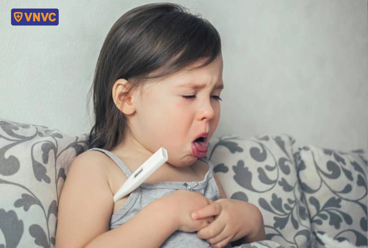 trẻ bị ho sốt do nhiễm virus bệnh