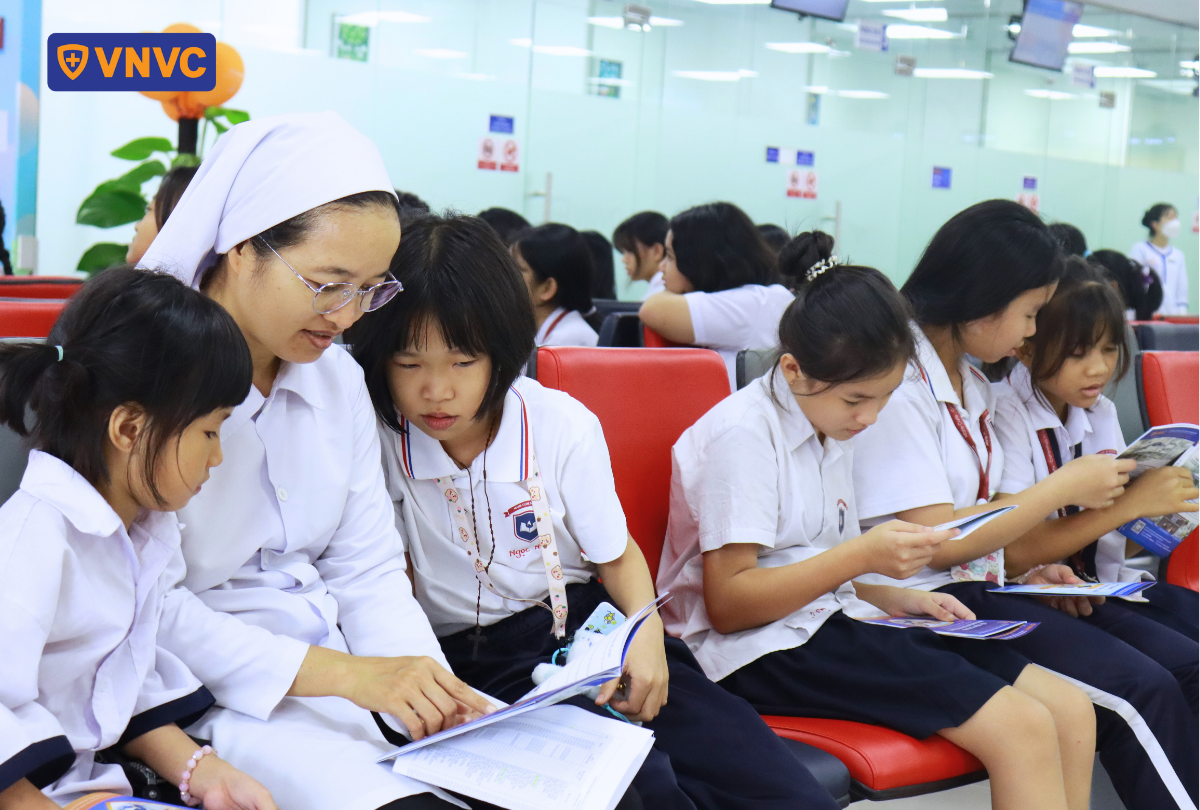 trẻ em đọc sách