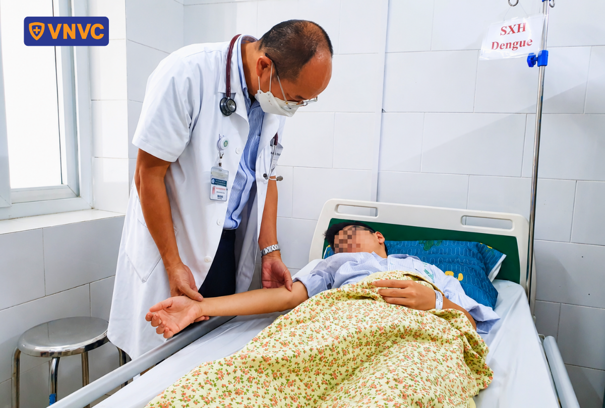 bác sĩ khám bệnh