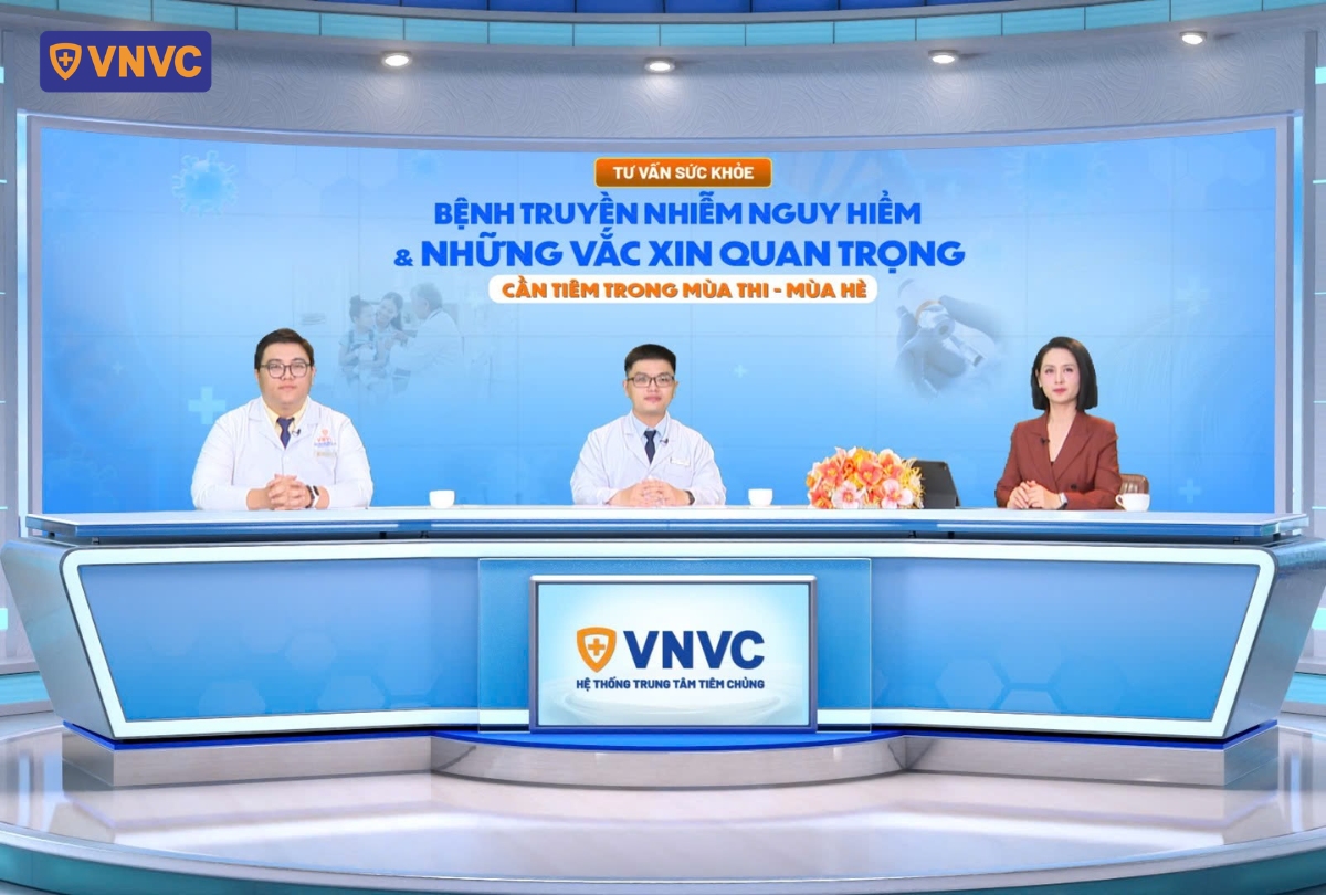 bàn tư vấn vắc xin cần tiêm mùa hè